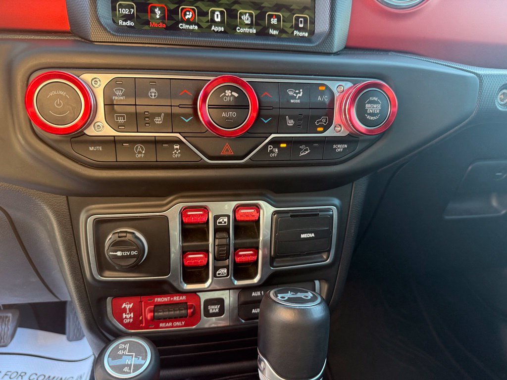 Used 2018 Jeep Wrangler Unlimited Rubicon w/ Dual Top Group AWD/4WD image 38