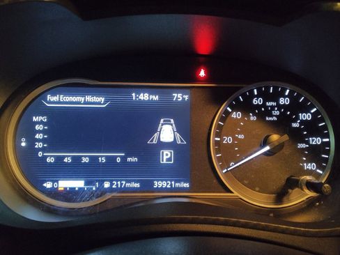 Used 2024 Nissan Versa SV w/ Trunk Package FWD image 23