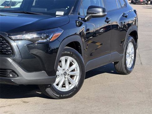 Certified 2024 Toyota Corolla Cross LE image 3