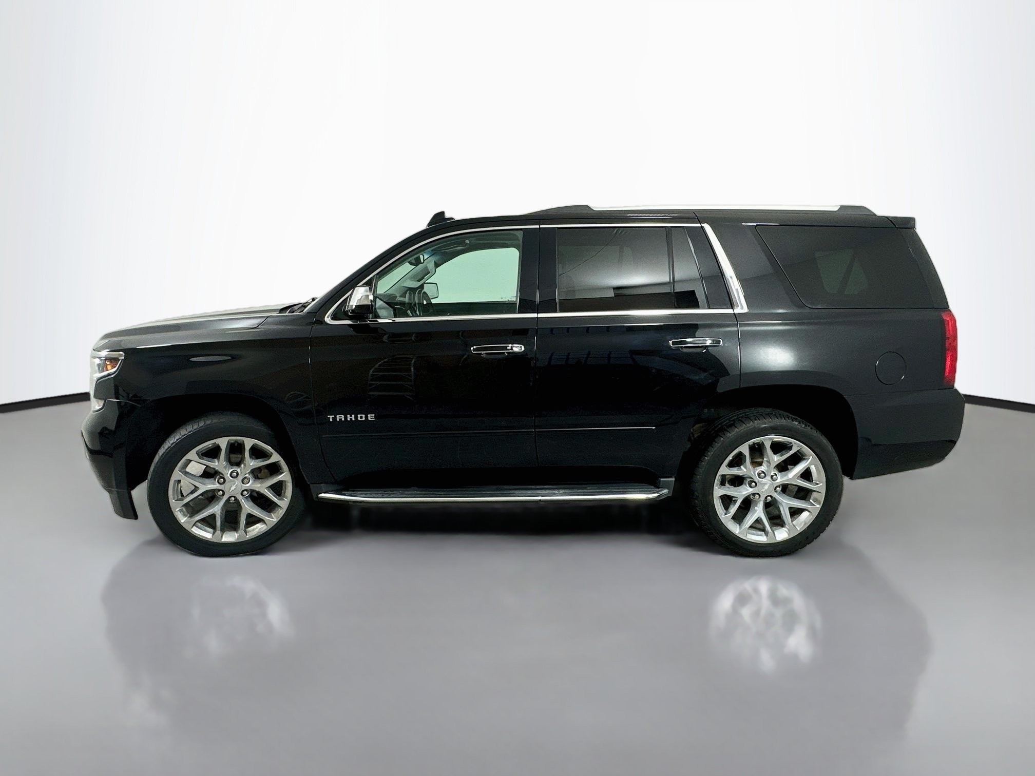 Used 2018 Chevrolet Tahoe Premier AWD/4WD image 4