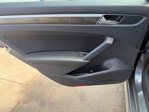 Used 2018 Volkswagen Passat 2.0T SE FWD image 14