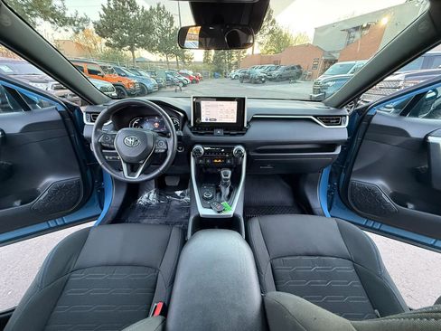 Used 2024 Toyota RAV4 SE w/ Convenience Package image 30