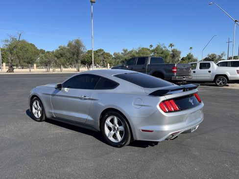 Used 2015 Ford Mustang Coupe RWD image 3