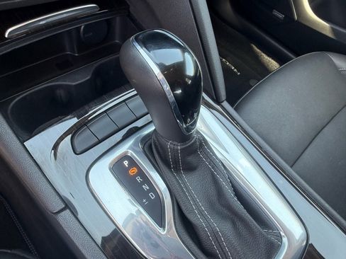 Used 2019 Buick Regal Essence w/ Sights and Sounds Package image 28