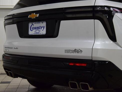 Used 2025 Chevrolet Traverse High Country image 21