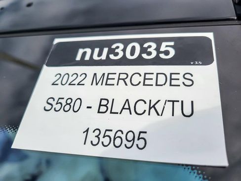 Used 2022 Mercedes-Benz S 580 4MATIC Sedan w/ AMG Line Package image 26