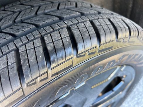 Used 2025 Volkswagen Taos SE image 8