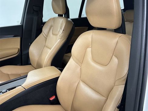 Used 2018 Volvo XC90 T6 Momentum w/ Convenience Package image 13