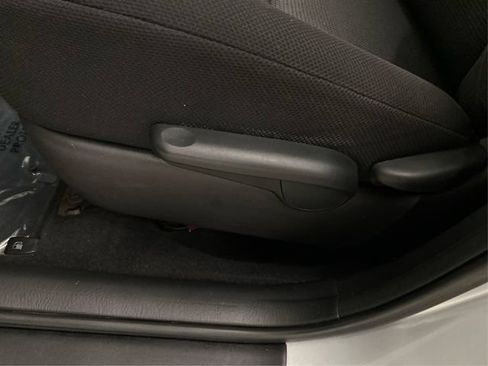 Used 2007 Pontiac Vibe w/ Security Package FWD image 25