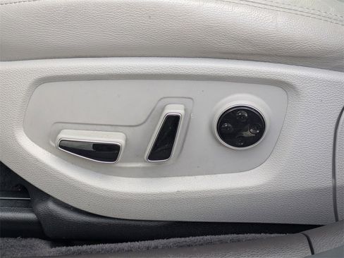 Used 2018 Genesis G80 3.8 w/ Option Group 02 image 25