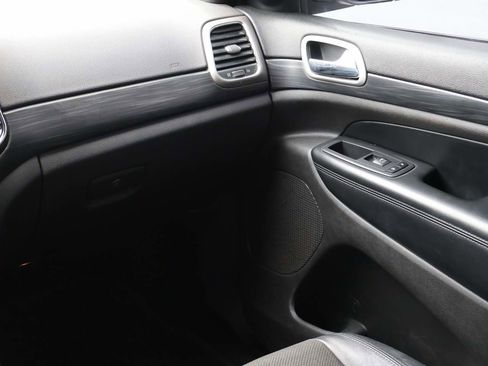 Used 2020 Jeep Grand Cherokee Altitude image 17