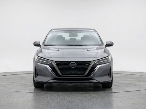 Used 2025 Nissan Sentra SV image 2