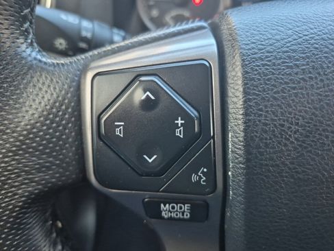 Used 2019 Toyota Tacoma SR5 w/ SR5 Appearance Package (SM) image 18