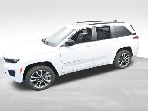 Used 2024 Jeep Grand Cherokee Overland image 43