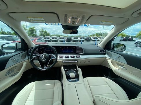 Used 2024 Mercedes-Benz GLS 450 4MATIC image 27