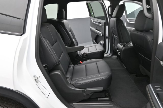 Used 2026 GMC Acadia Elevation w/ Elevation Premium Package FWD image 16
