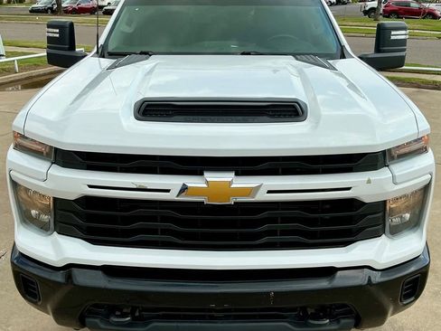 Used 2024 Chevrolet Silverado 2500 Custom w/ Custom Value Package AWD/4WD image 11