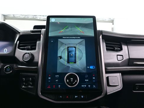 Used 2023 Ford Expedition Platinum image 21