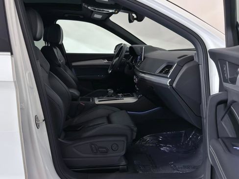 Used 2018 Audi SQ5 Premium Plus w/ Navigation Package image 25