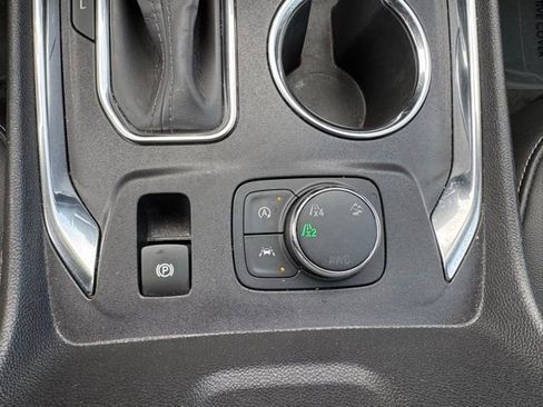 Used 2023 Chevrolet Traverse LT AWD/4WD image 22