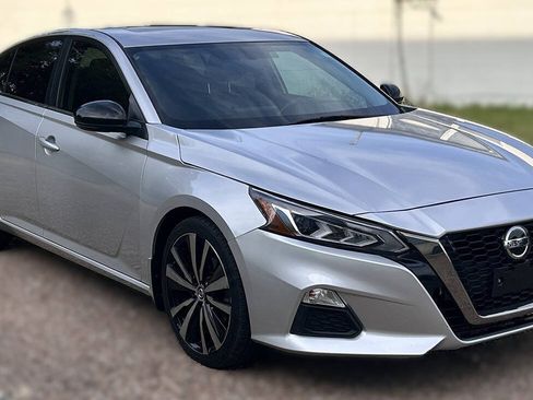 Used 2019 Nissan Altima 2.5 SR w/ SR Premium Package FWD image 11