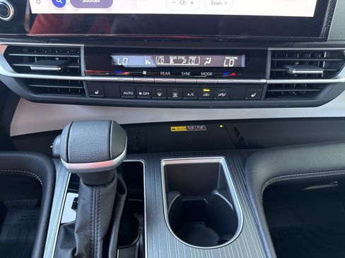 Certified 2025 Toyota Sienna XLE w/ XLE Plus Package FWD image 17
