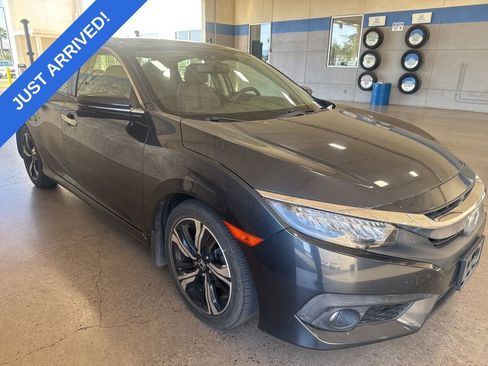 Used 2018 Honda Civic Touring image 2