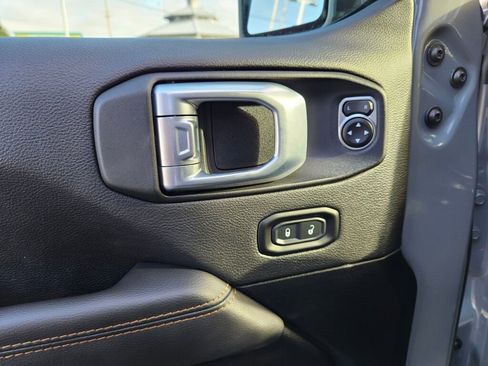 Used 2022 Jeep Wrangler Unlimited Sahara image 22