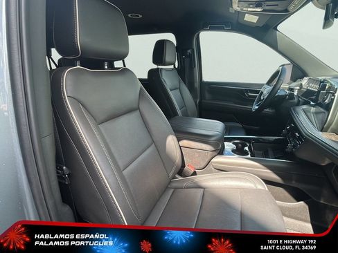 Used 2025 Chevrolet Suburban Premier RWD image 35