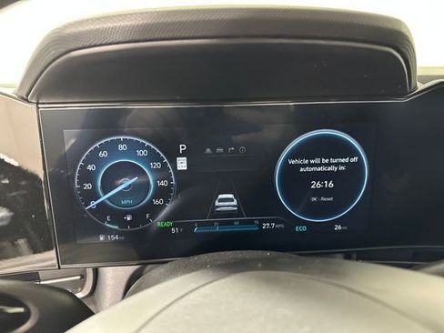 Certified 2025 Hyundai Elantra SEL image 17