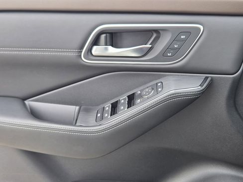 Used 2023 Nissan Rogue Platinum image 28