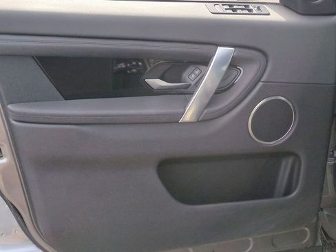 Used 2020 Land Rover Discovery Sport image 10