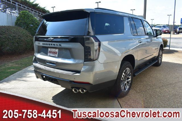 Used 2025 Chevrolet Suburban Z71 w/ Comfort Package AWD/4WD image 15