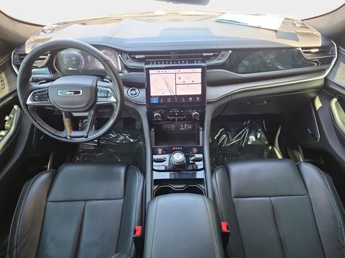 Used 2023 Jeep Grand Cherokee Overland w/ Adv Protech Group III AWD/4WD image 9