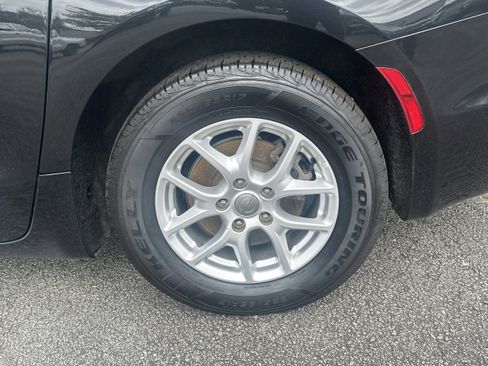 Used 2020 Chrysler Pacifica Touring-L FWD image 18