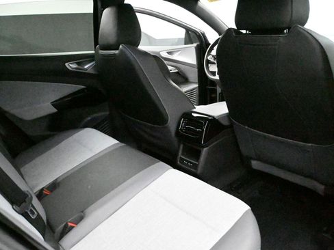 Used 2023 Volkswagen ID.4 Pro image 17