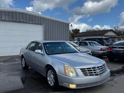 Used 2009 Cadillac DTS image 1