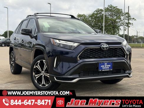 Used 2025 Toyota RAV4 XSE image 2