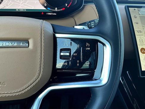 Used 2025 Land Rover Range Rover Sport SE image 21