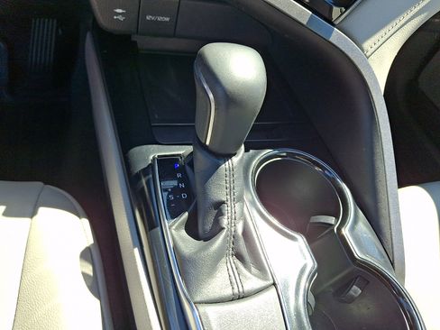 Used 2019 Toyota Camry SE w/ Convenience Package FWD image 23