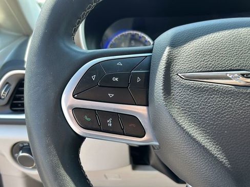 Used 2023 Chrysler Voyager LX image 23