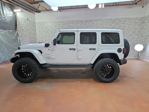 Used 2022 Jeep Wrangler Unlimited Sahara image 6