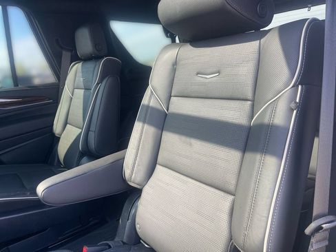 Certified 2022 Cadillac Escalade Premium Luxury w/ Performance Package AWD/4WD image 29