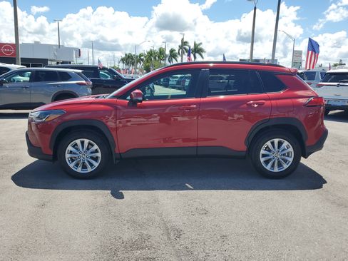 Used 2023 Toyota Corolla Cross LE image 8