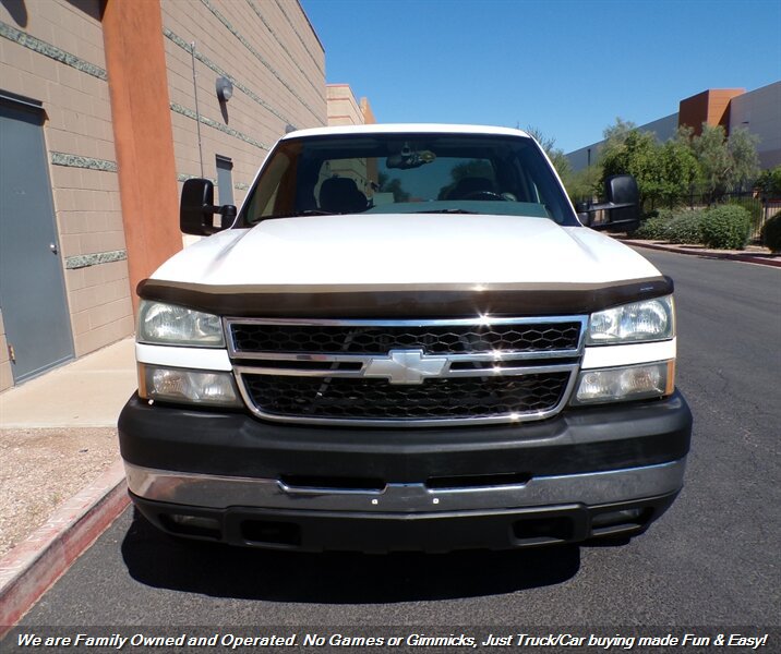 Used 2006 Chevrolet Silverado 2500 LT RWD image 2