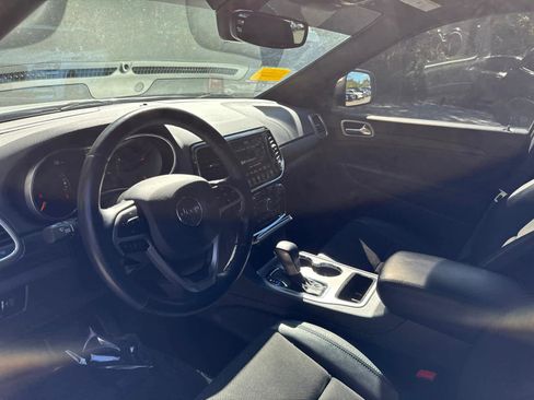 Used 2022 Jeep Grand Cherokee Laredo X image 13