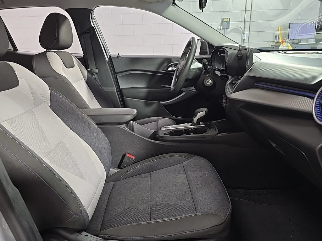 Used 2024 Chevrolet Trax LS FWD image 30