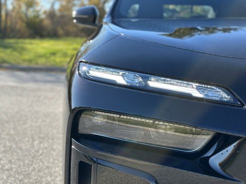 Used 2025 BMW 740i xDrive w/ Executive Package image 12