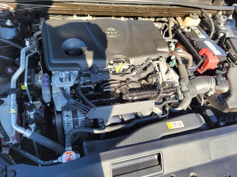 Used 2018 Toyota Camry SE image 18