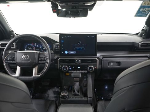 Used 2025 Toyota 4Runner Limited w/ Tow Technology Package AWD/4WD image 13
